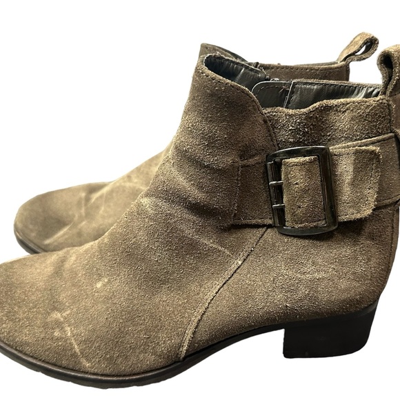 Clark's women's ankle suede booties size 6 - Picture 3 of 6